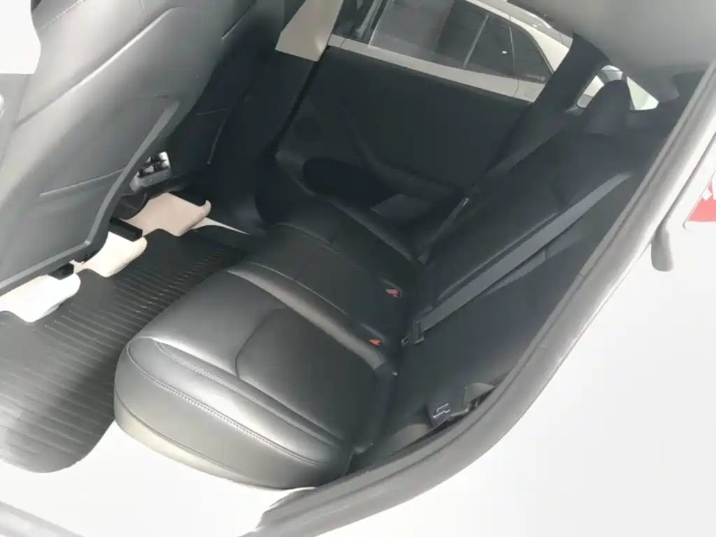 Tesla Model Y — фото 17