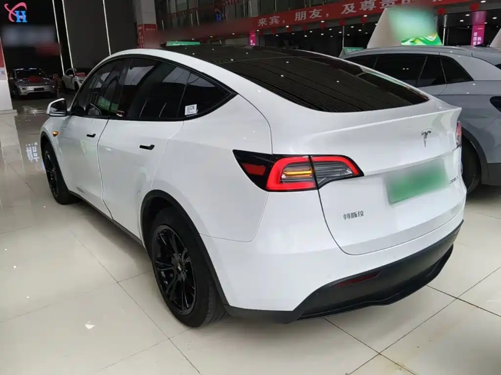 Tesla Model Y — фото 5