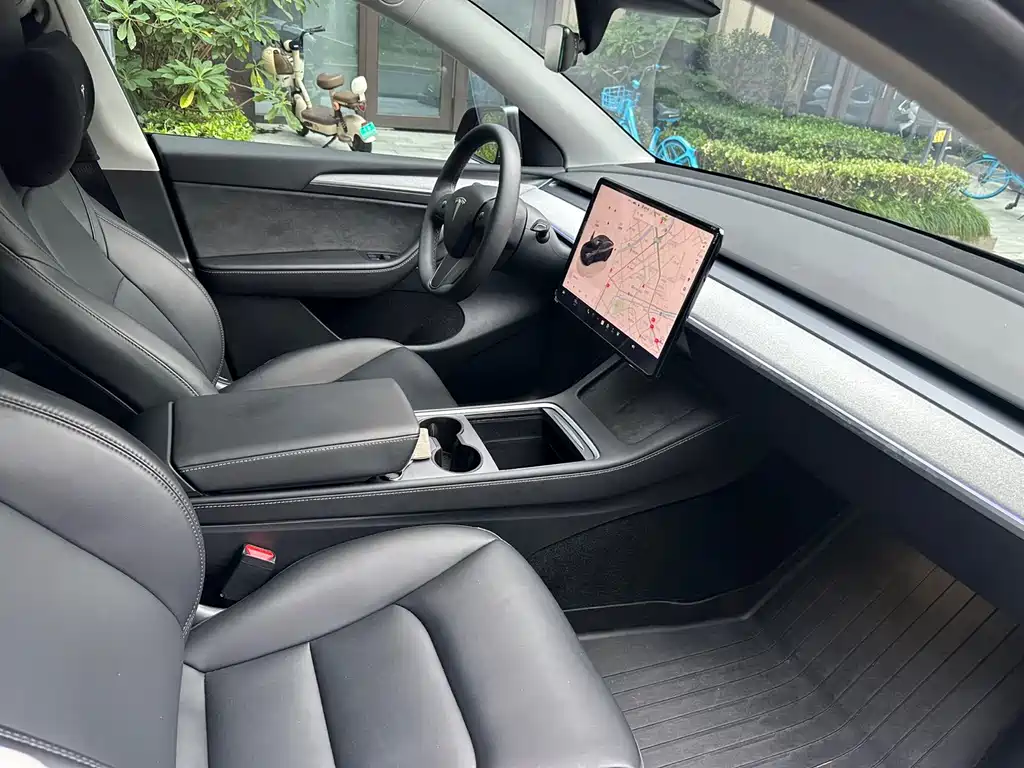 Tesla Model Y — фото 7