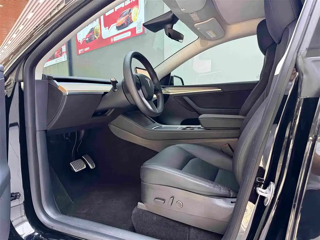 Tesla Model Y — фото 4