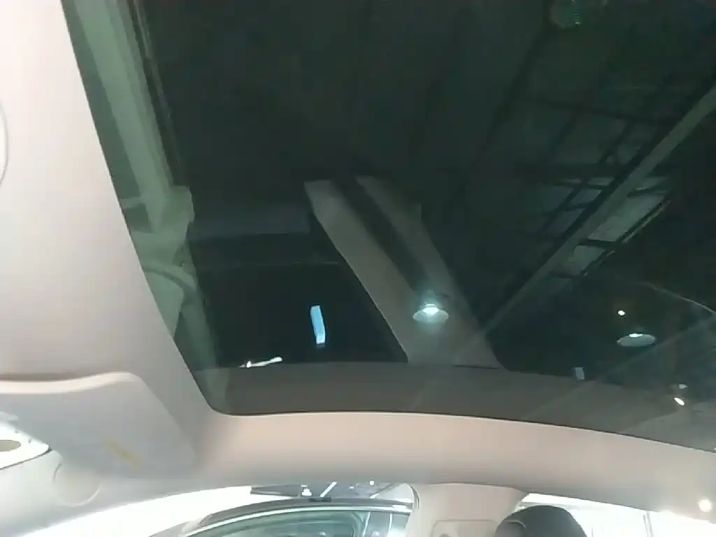 Tesla Model Y — фото 18