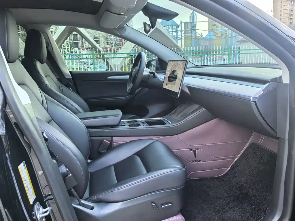 Tesla Model Y — фото 11