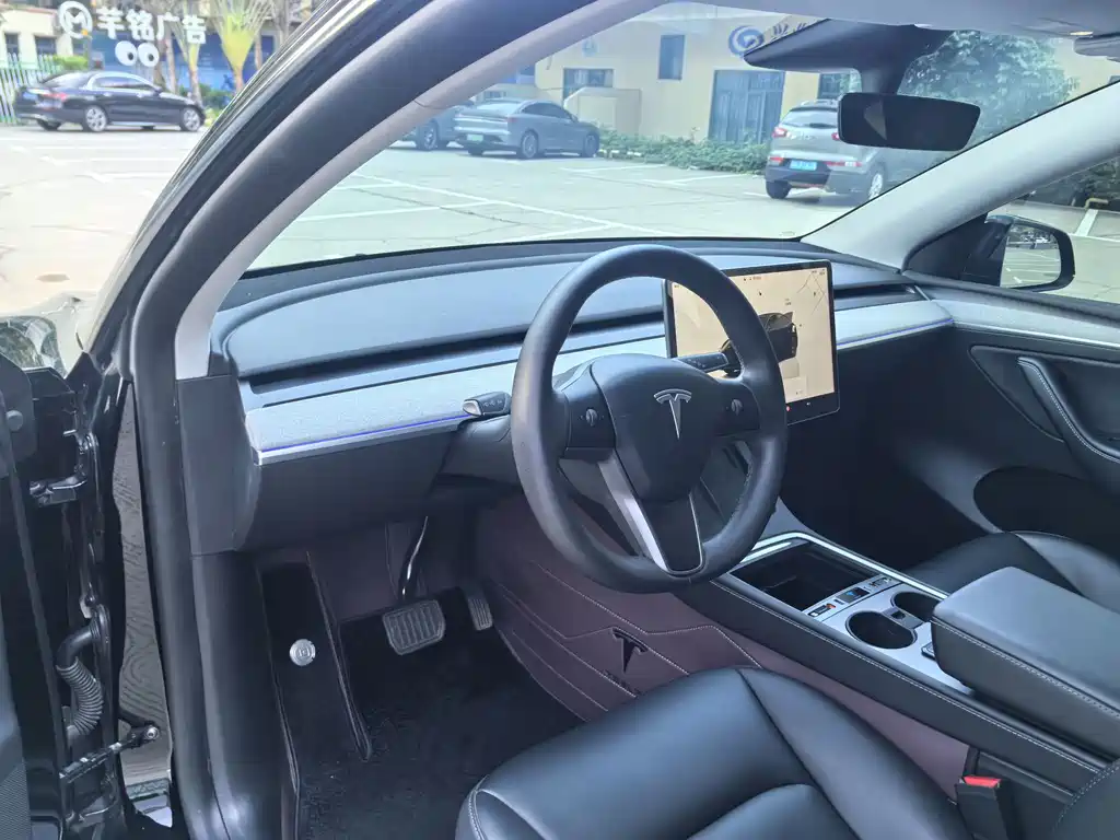 Tesla Model Y — фото 13