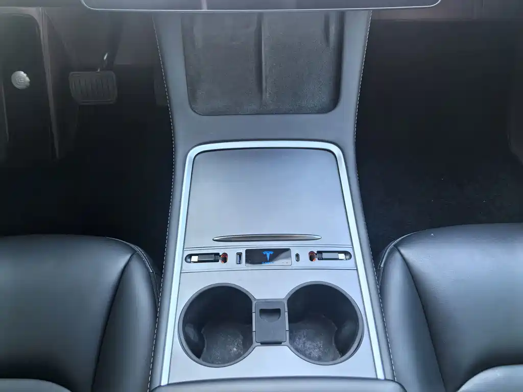 Tesla Model Y — фото 20
