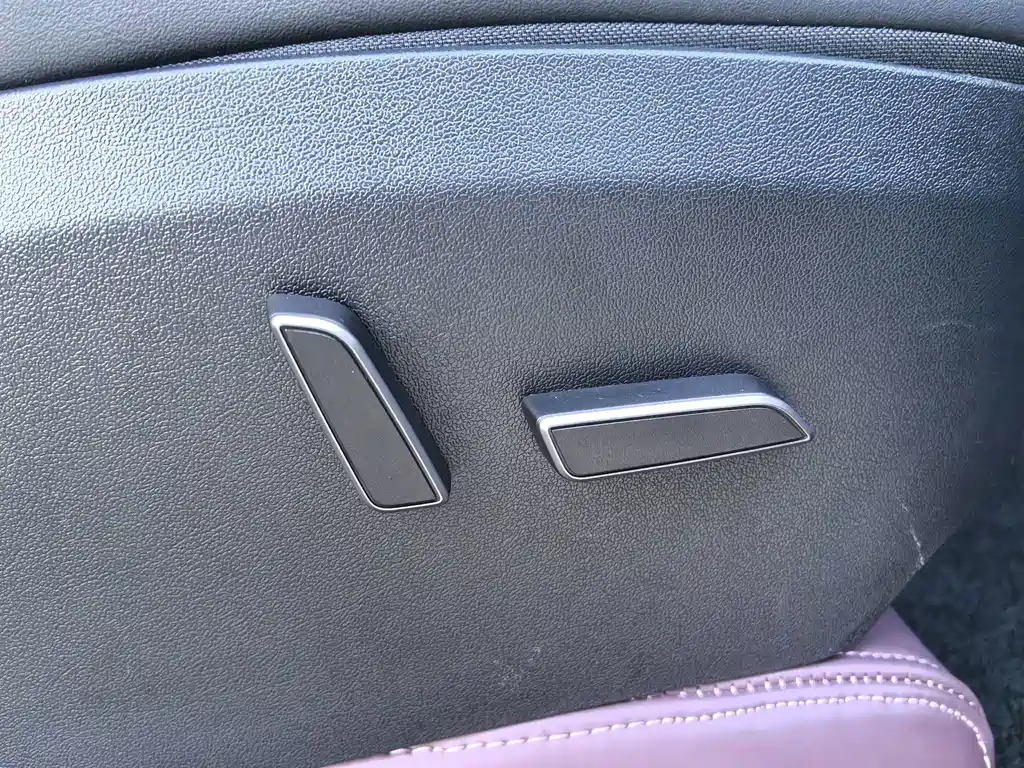 Tesla Model Y — фото 24