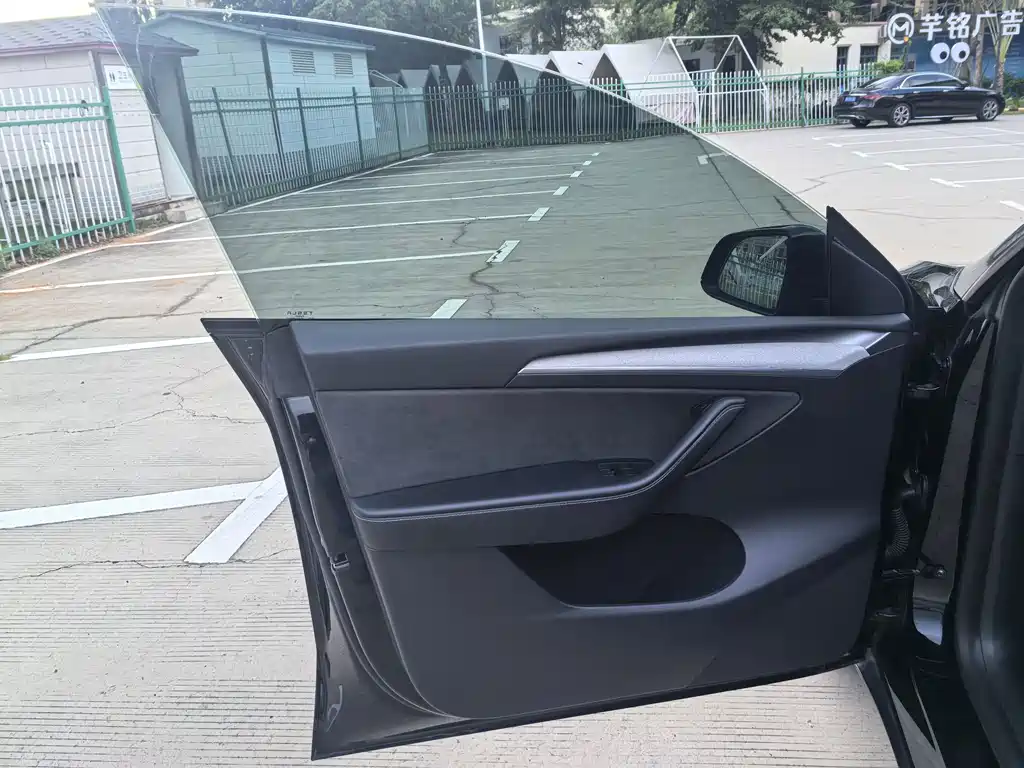 Tesla Model Y — фото 25