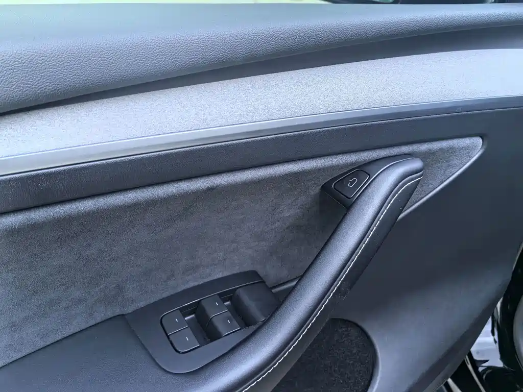 Tesla Model Y — фото 26