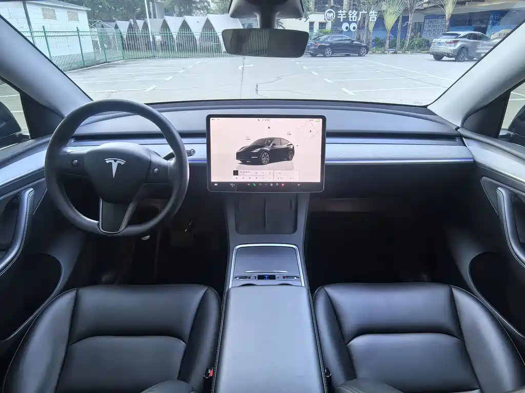 Tesla Model Y — фото 10