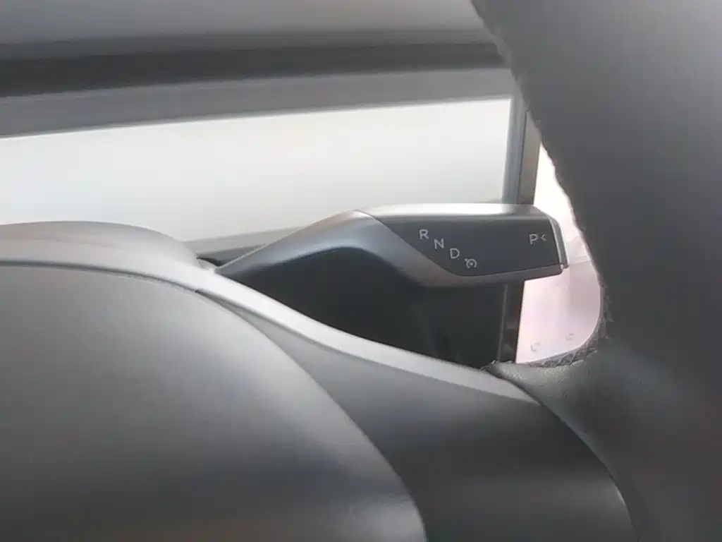 Tesla Model Y — фото 14