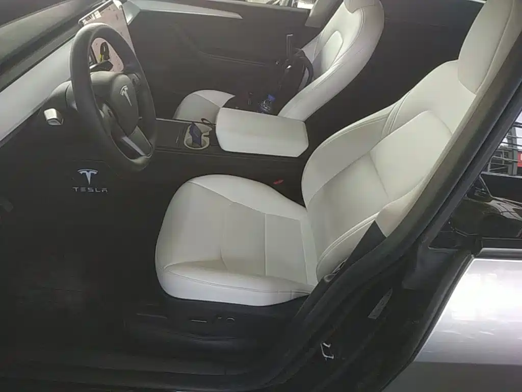 Tesla Model Y — фото 15