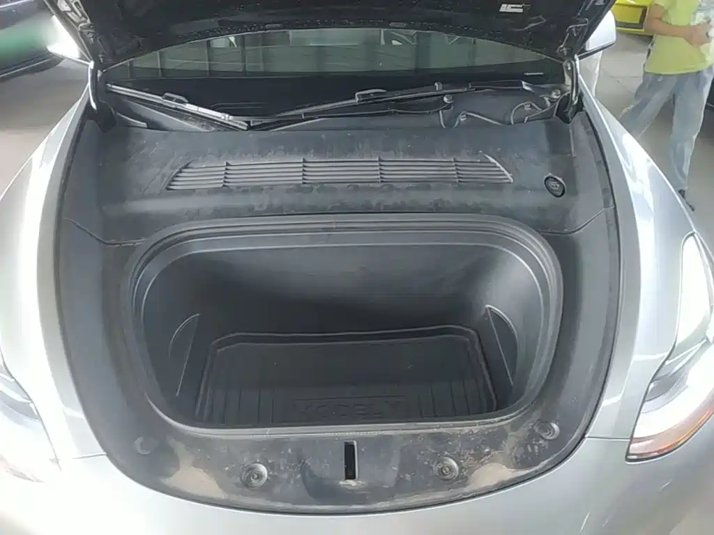 Tesla Model Y — фото 20