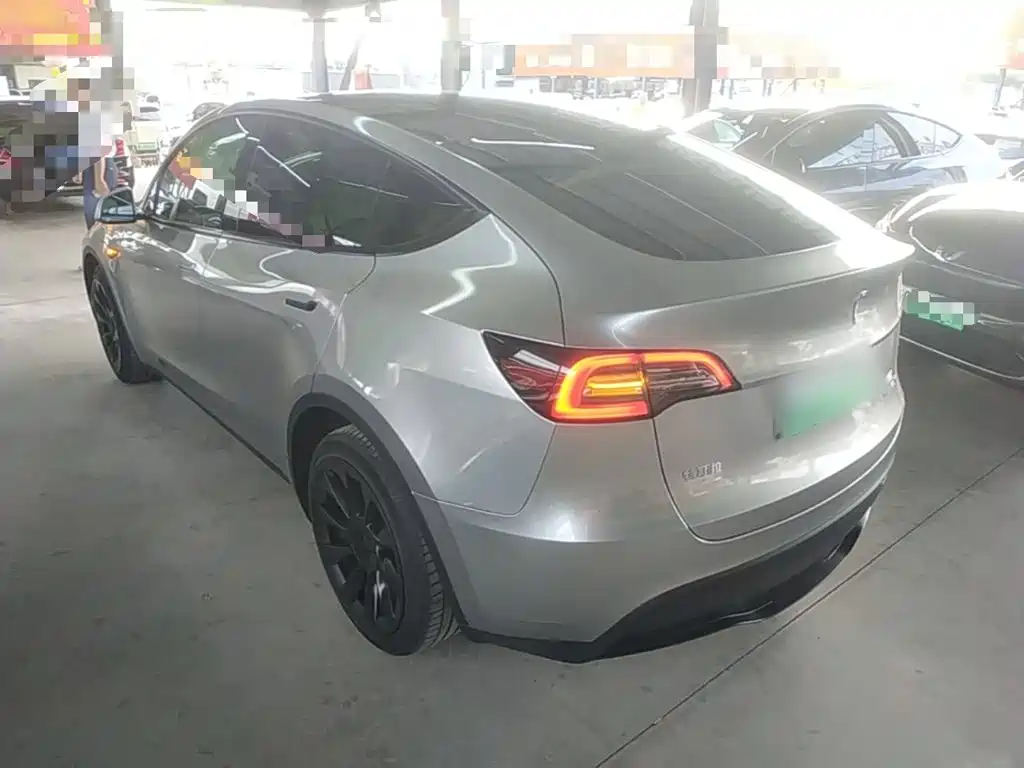 Tesla Model Y — фото 5