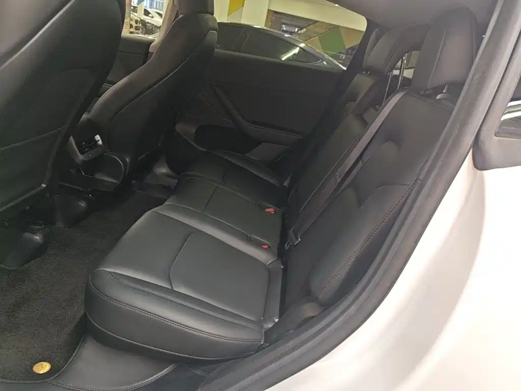 Tesla Model Y — фото 17