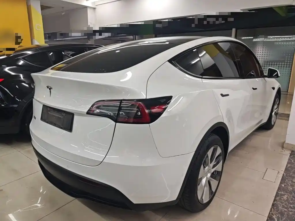 Tesla Model Y — фото 7