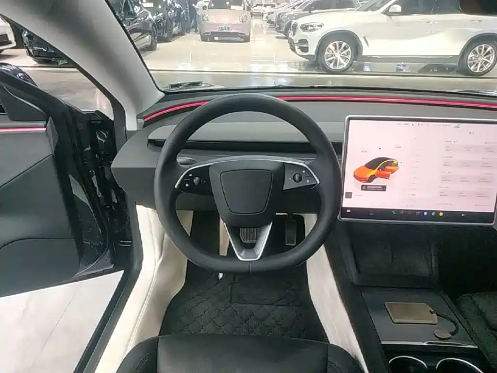 Tesla Model 3 — фото 11