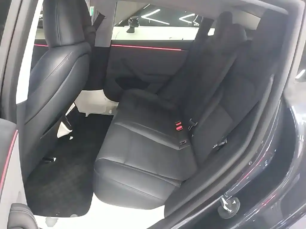 Tesla Model 3 — фото 17