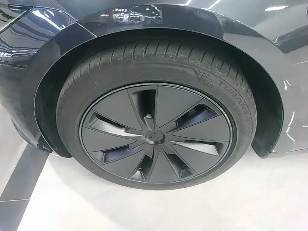 Tesla Model 3 — фото 23