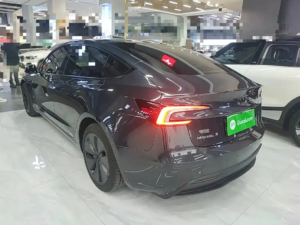 Tesla Model 3 — фото 5