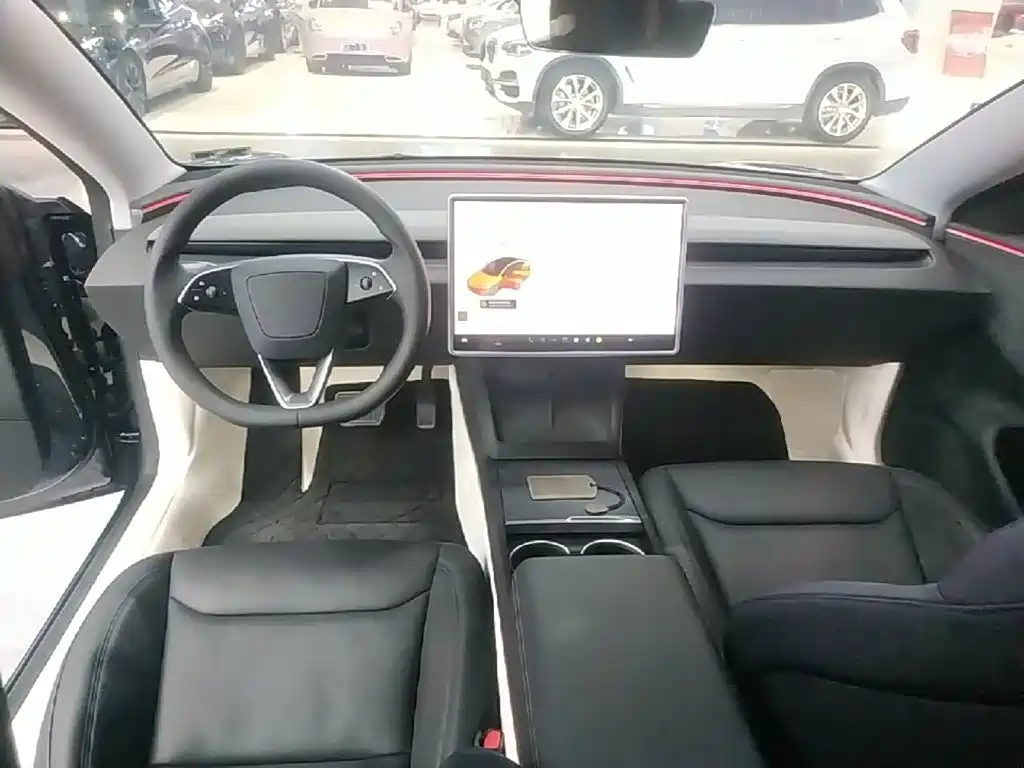 Tesla Model 3 — фото 10