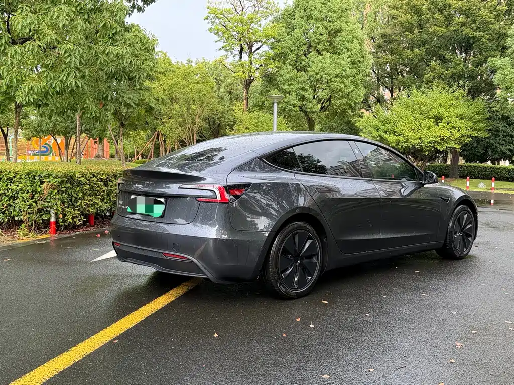 Tesla Model 3 — фото 11