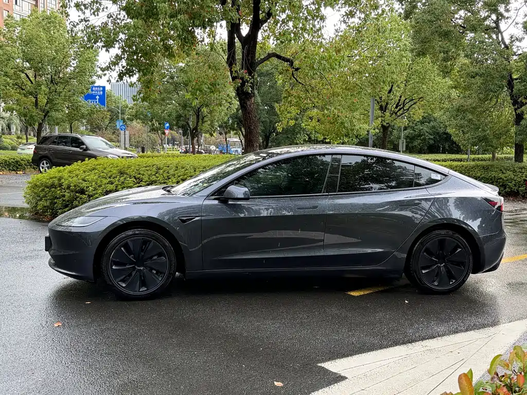 Tesla Model 3 — фото 3