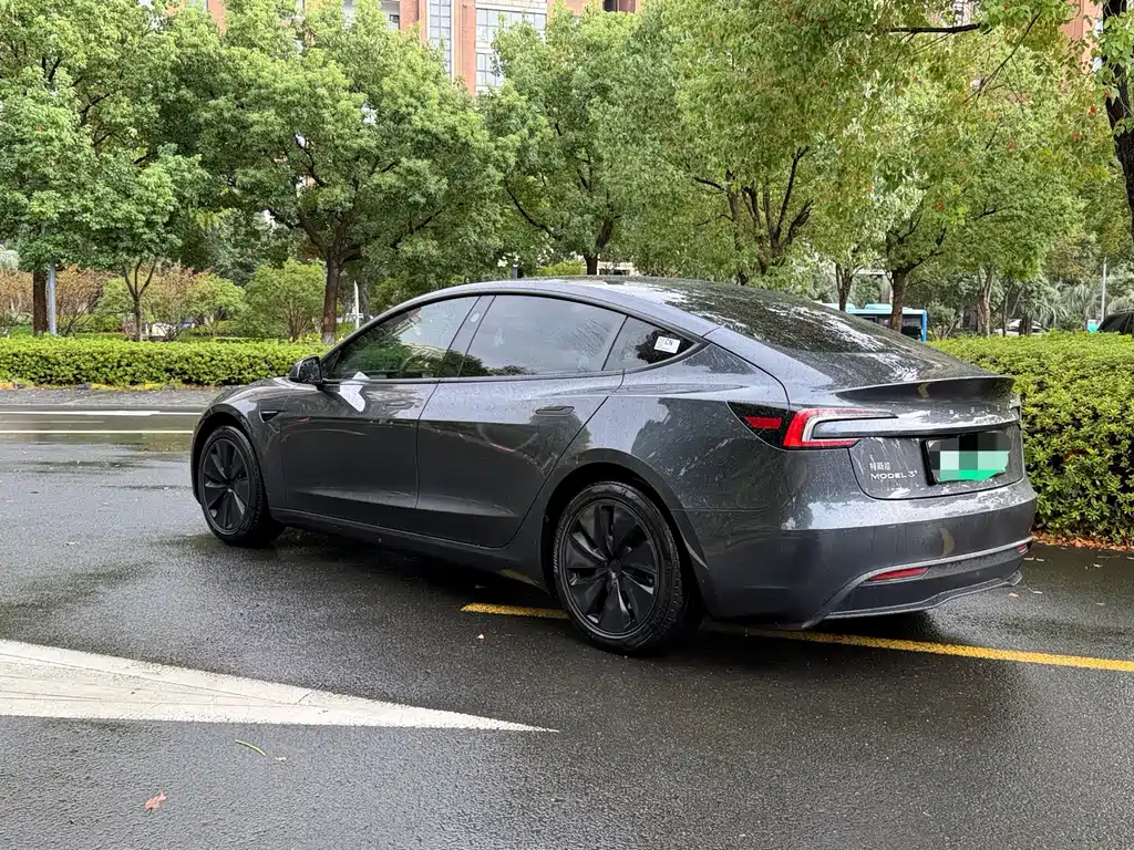 Tesla Model 3 — фото 9