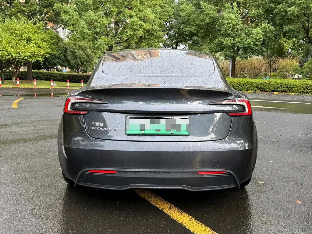 Tesla Model 3 — фото 10