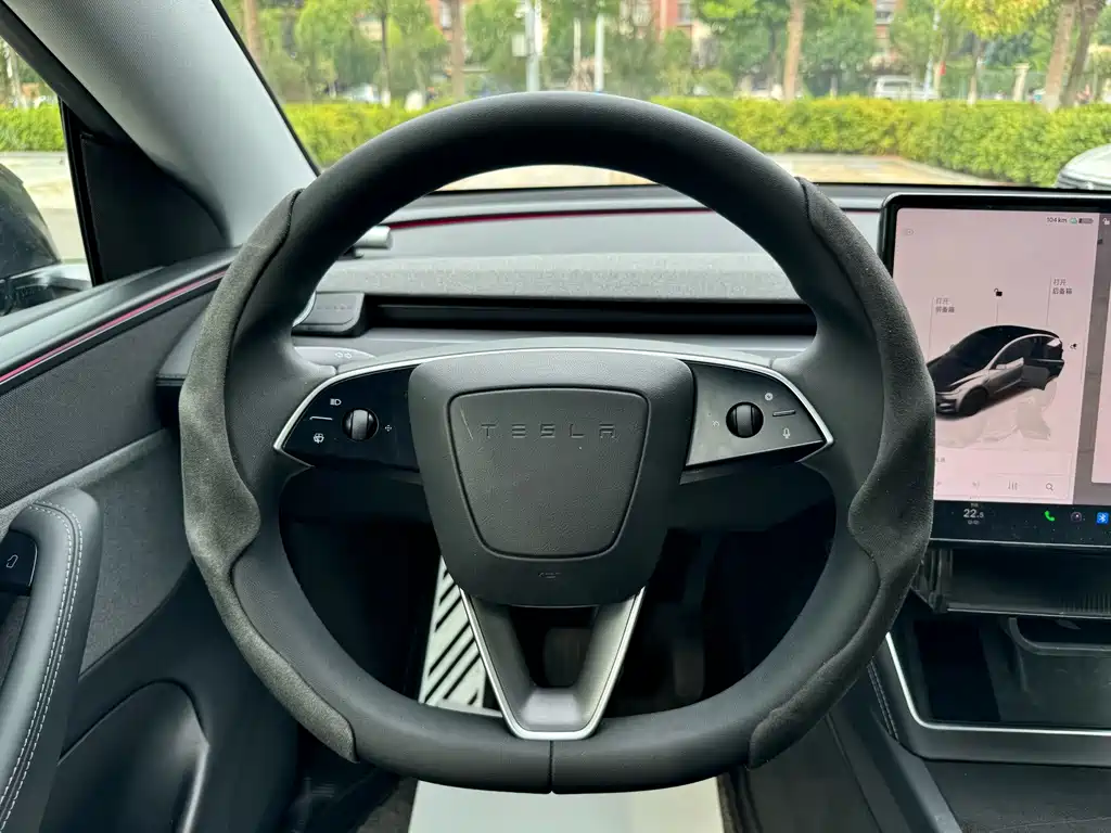 Tesla Model Y — фото 8