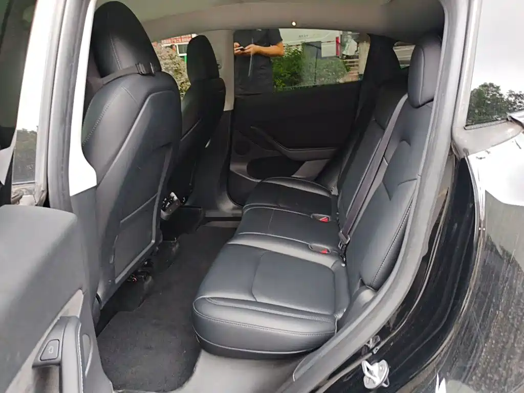 Tesla Model Y — фото 18