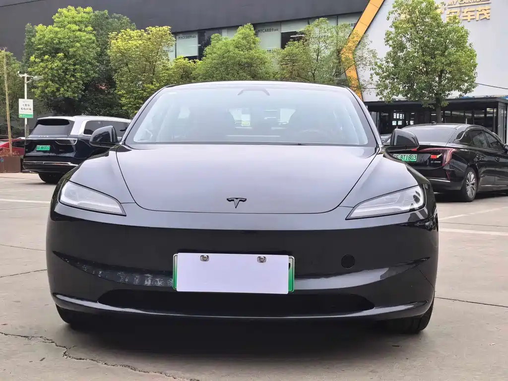 Tesla Model 3 — фото 2