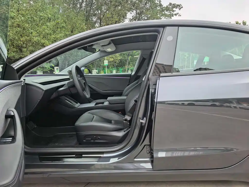 Tesla Model 3 — фото 11