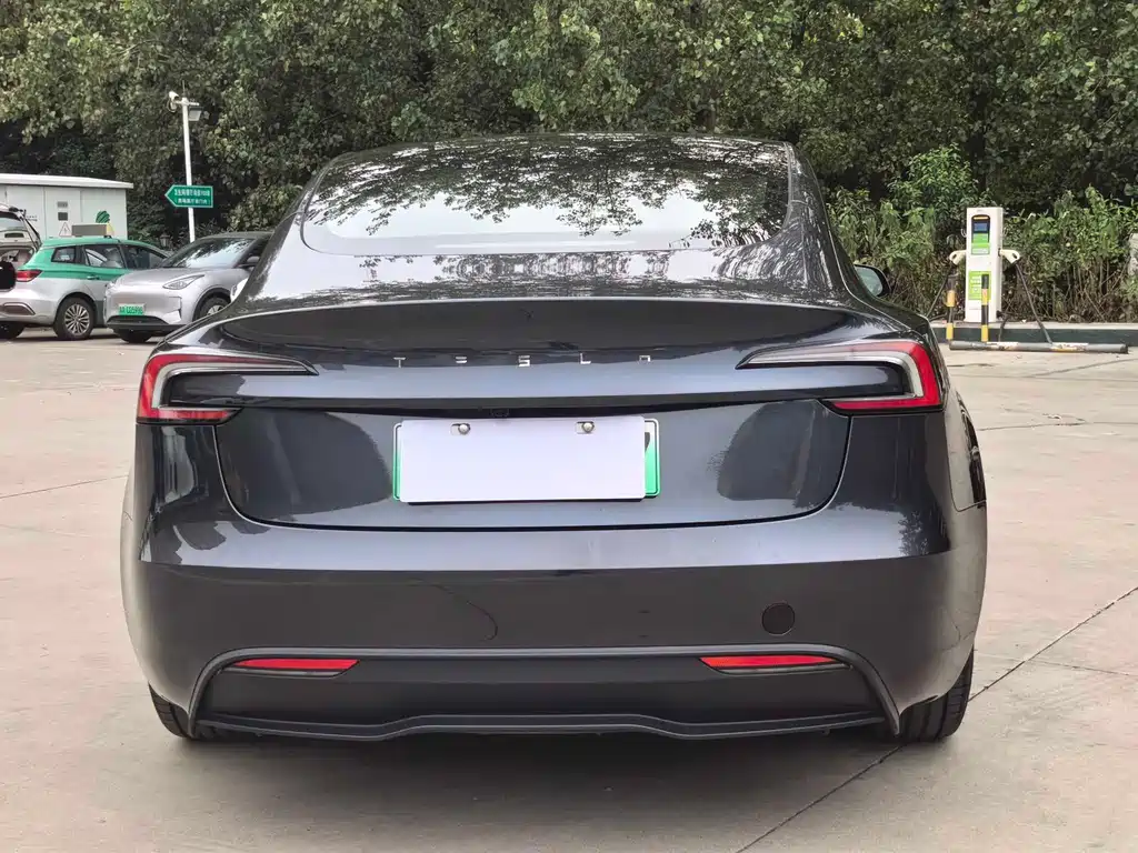 Tesla Model 3 — фото 17