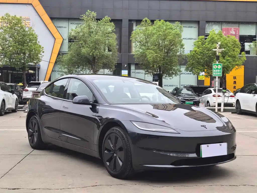 Tesla Model 3 — фото 3