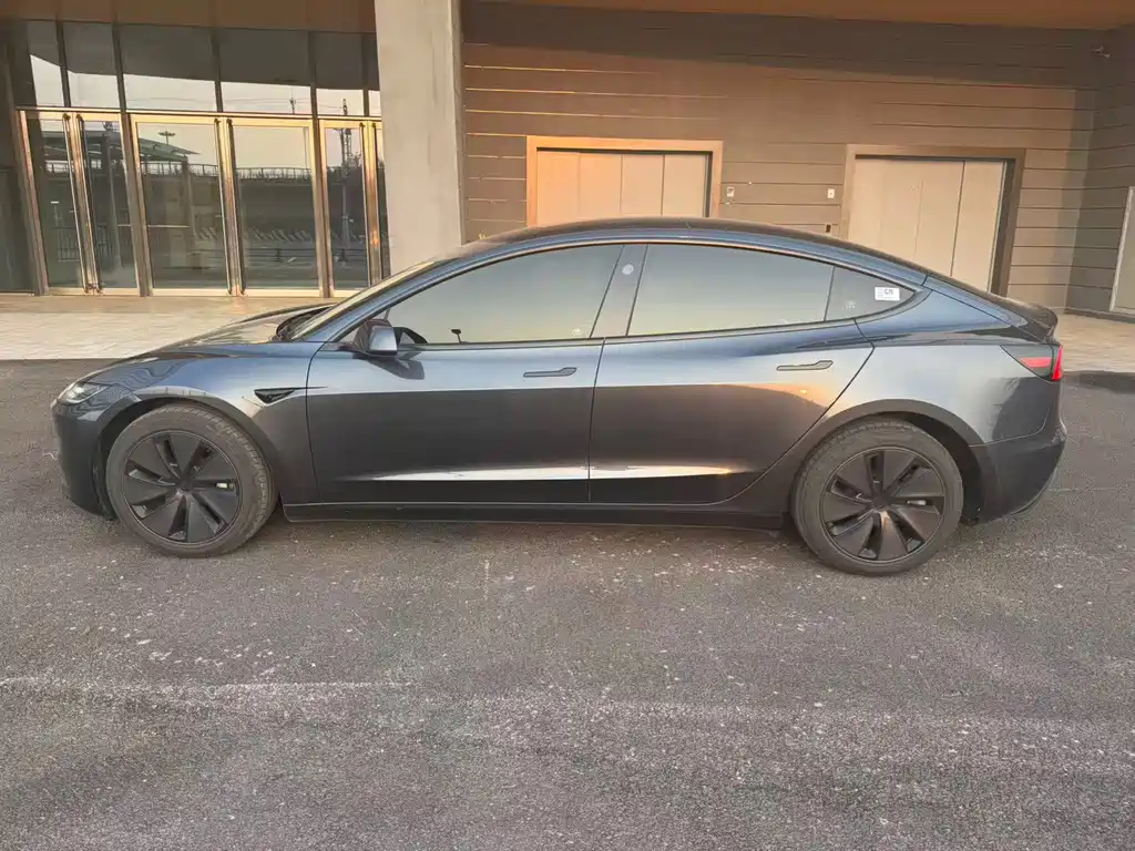 Tesla Model 3 — фото 7