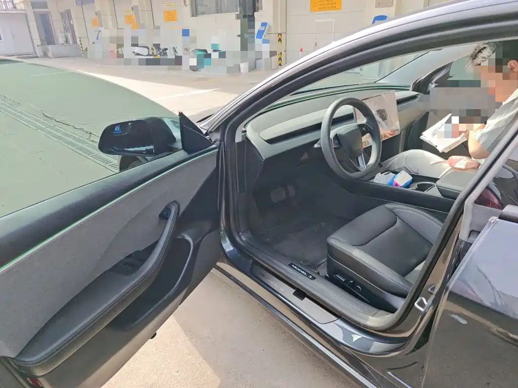Tesla Model 3 — фото 17