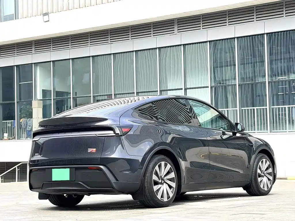 Tesla Model Y — фото 8