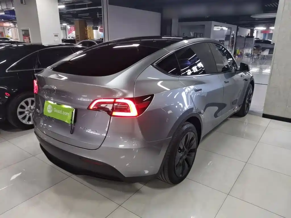 Tesla Model Y — фото 7