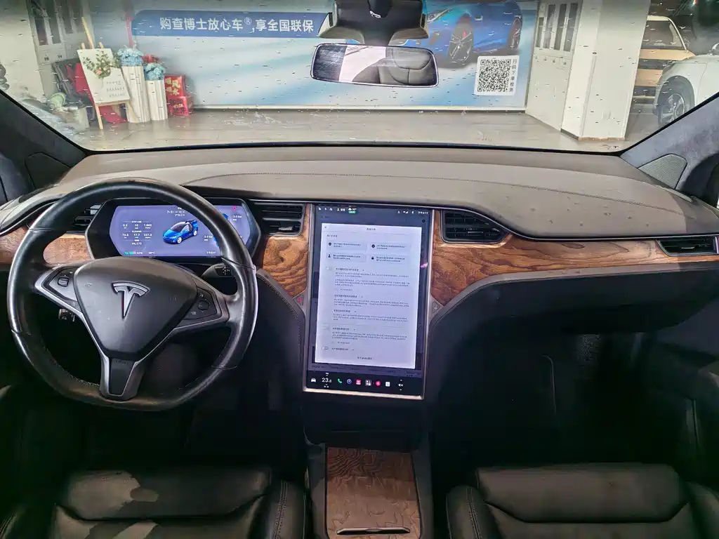 Tesla Model X — фото 9