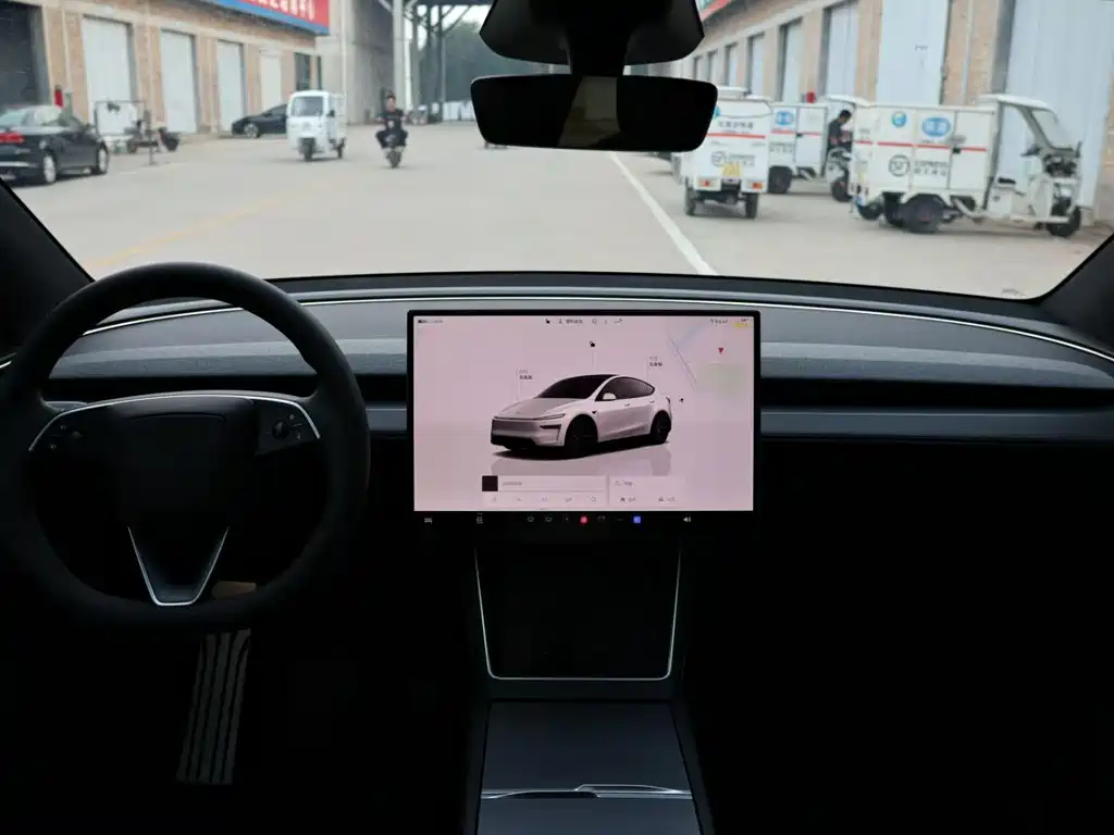 Tesla Model Y — фото 8