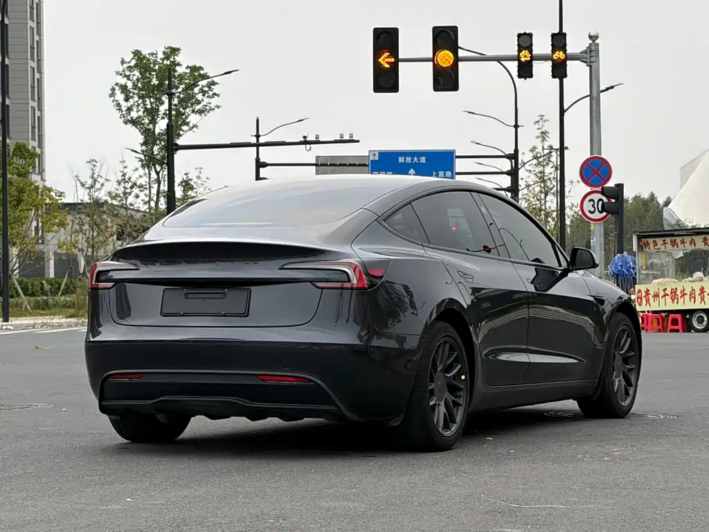 Tesla Model 3 — фото 5