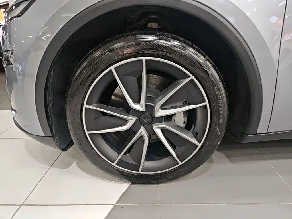 Tesla Model Y — фото 23