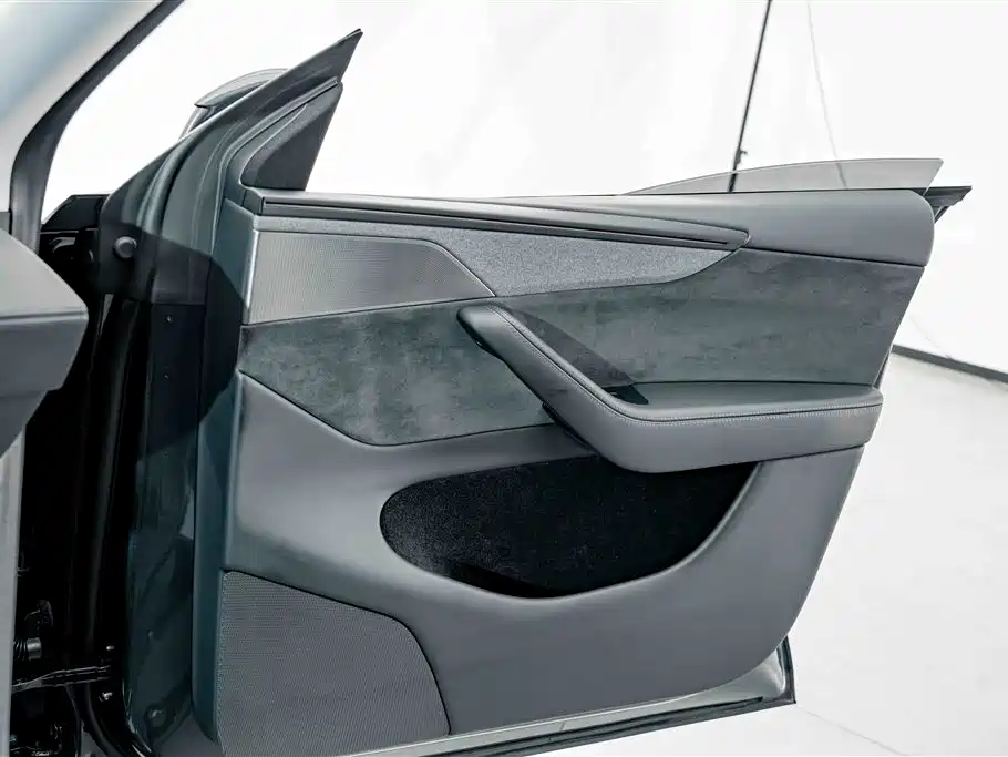 Tesla Model Y — фото 14