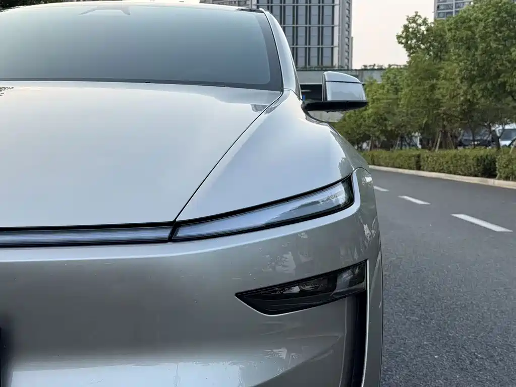 Tesla Model Y L — фото 20