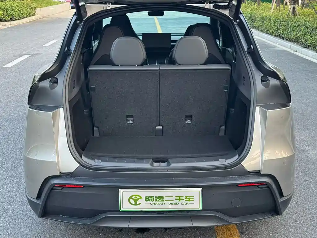 Tesla Model Y L — фото 22