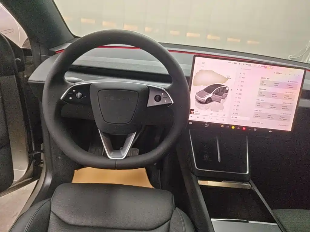 Tesla Model Y L — фото 11
