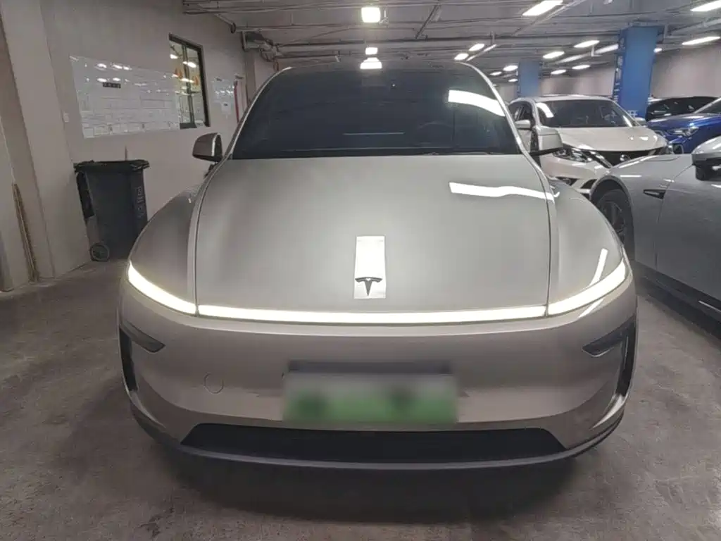 Tesla Model Y L — фото 3