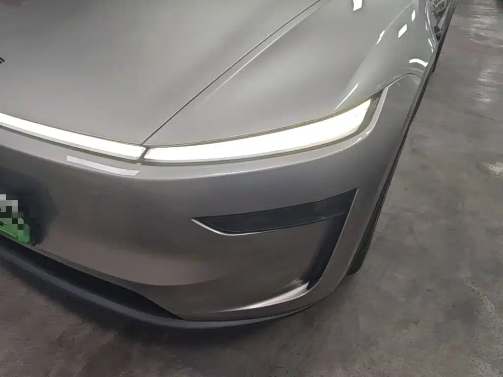 Tesla Model Y L — фото 24