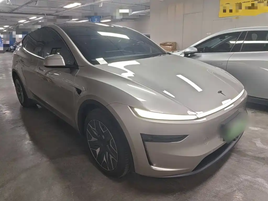 Tesla Model Y L — фото 4