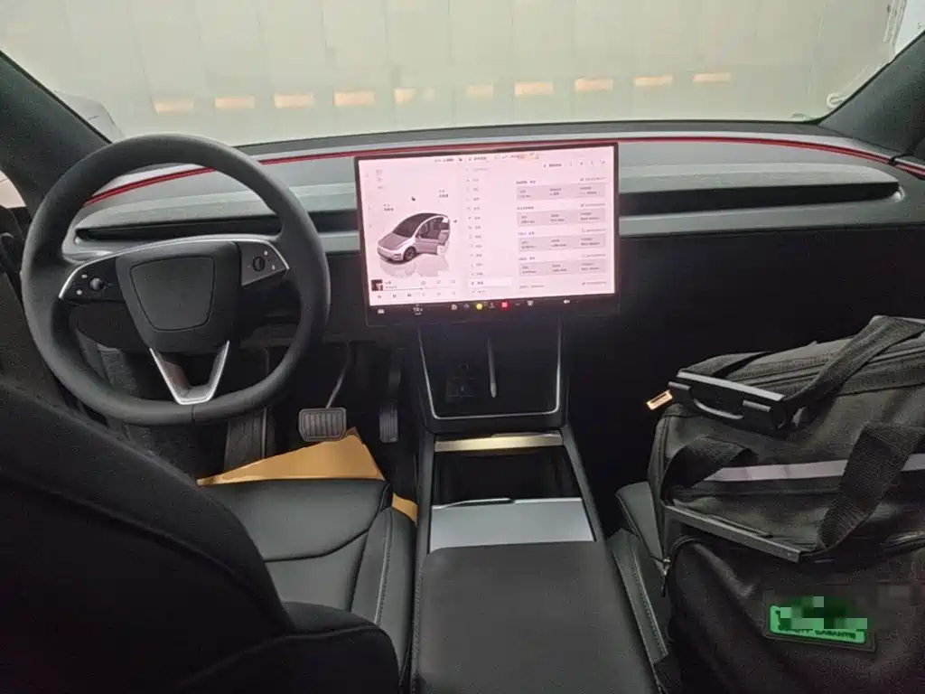 Tesla Model Y L — фото 10