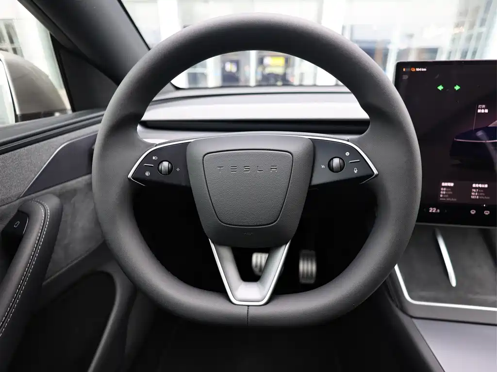 Tesla Model Y L — фото 18
